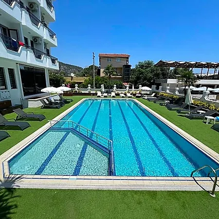 Three Points Hotell 4*